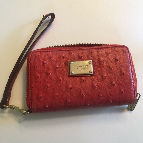 Michael Kors Handbags - Michael Kors wristlet